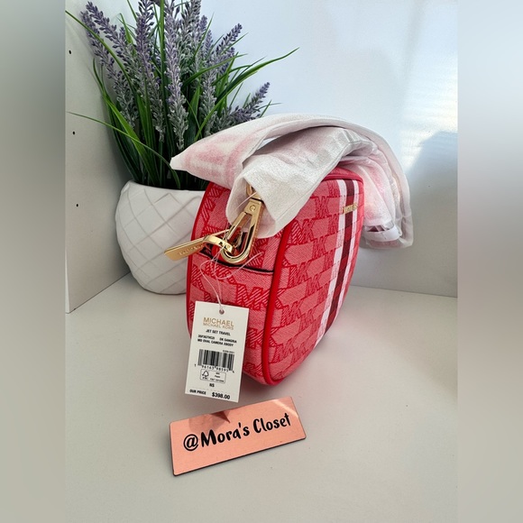 Michael Kors Jet Set Travel MD
Oval Camera Crossbody Bag - Picture 4 of 9